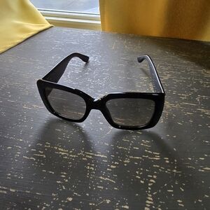 Gucci oversized glasses